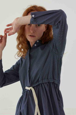 Платье на пуговицах с кулиской синее в белый горошек