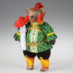 Ёлочная игрушка Медведь в колпаке с грибом