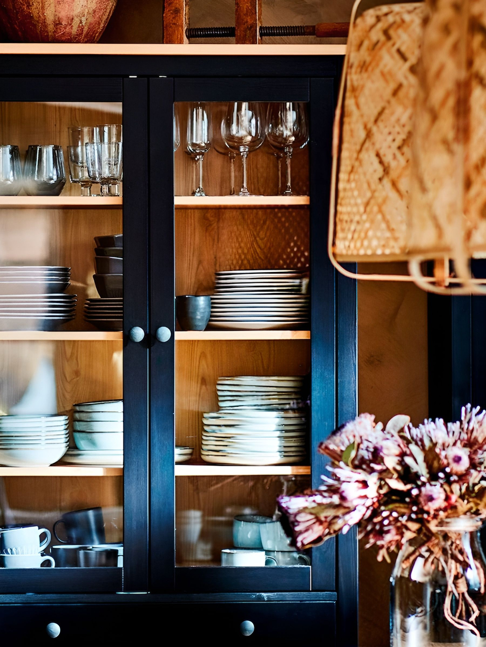 IKEA Шкаф стеклянный HEMNES стекло/стекло, 198х90х37, белый/св-коричневый, из массива дерева, КЫМОР (ХЕМНЭС ИКЕА), массив сосны