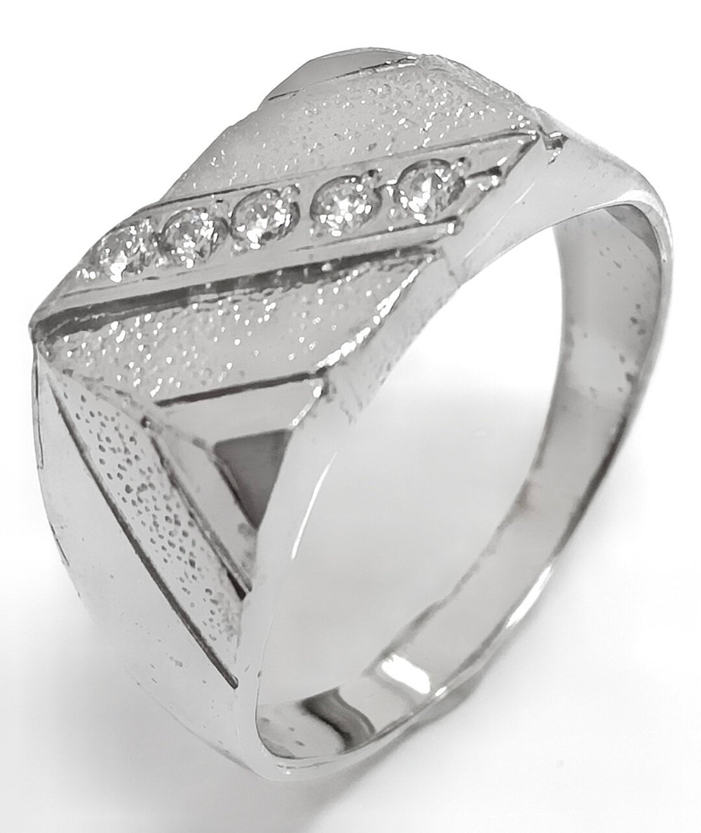 Ювелирное кольцо из серебра