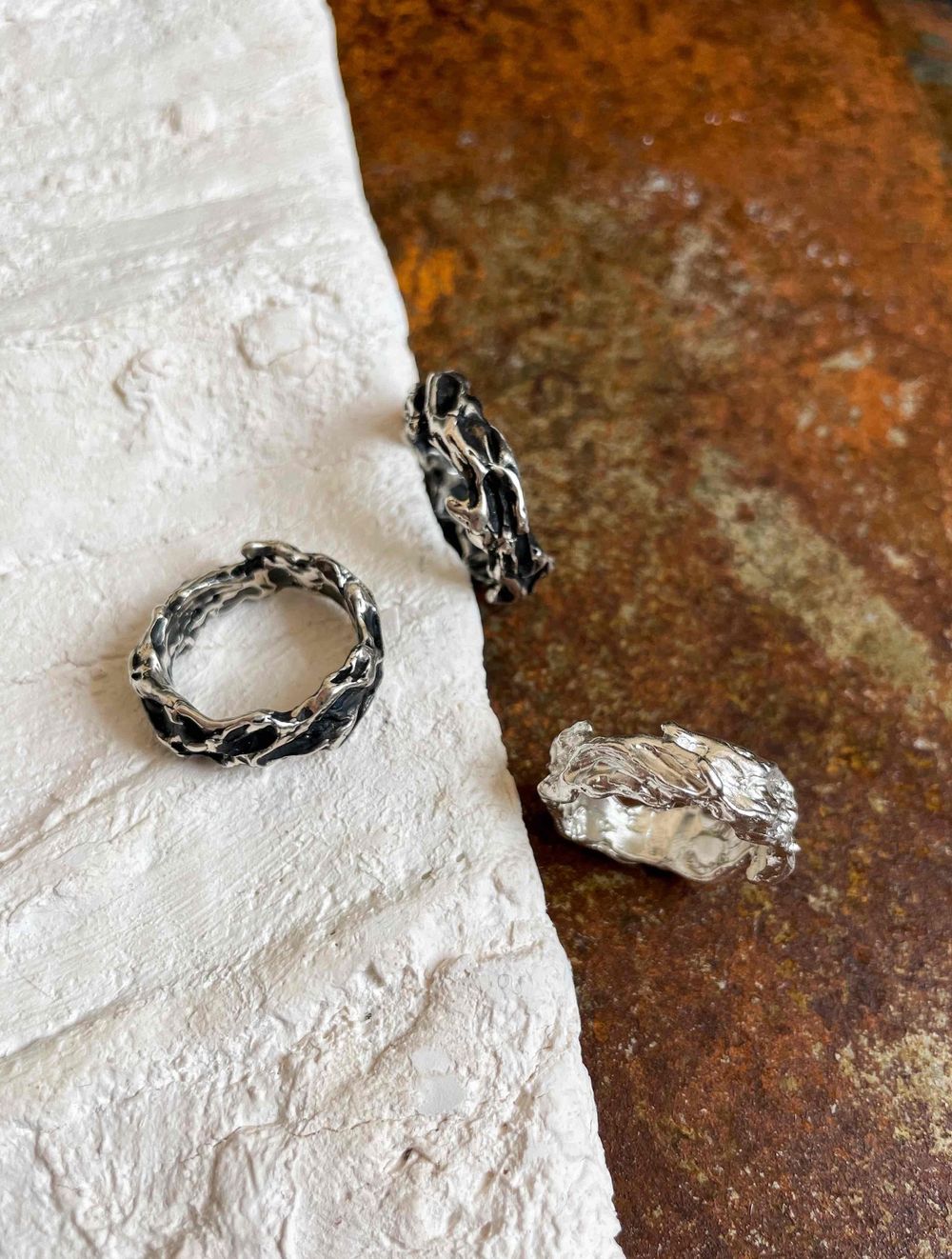 Кольцо Rough Jwlry Flow Oxyd темное