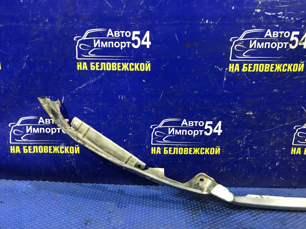 Планка под фары TOYOTA IPSUM 1997