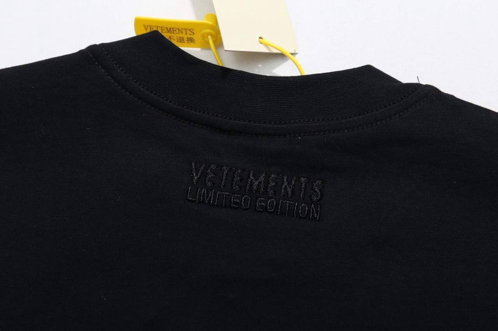 Футболка Vetements
