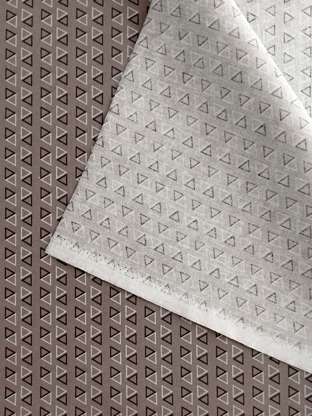 Ткань бязь плательная, рис. "Треугольники", ширина 150 см, арт. 112