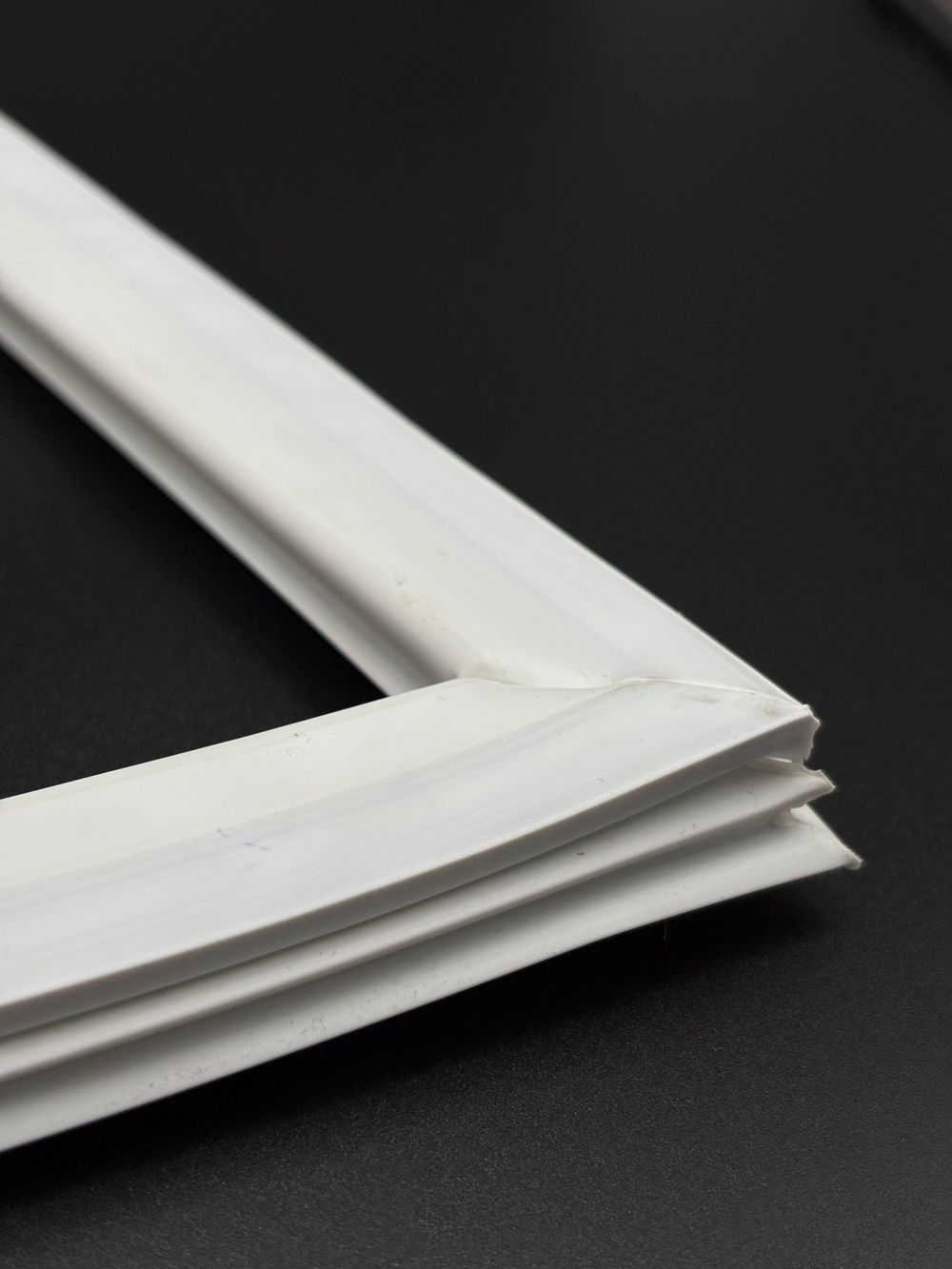 Уплотнитель для холодильника Liebherr C 4025 INDEX 20B/001 х.к. размер 1100*545 мм по пазу (020)