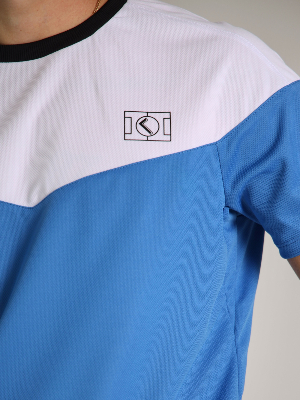 футболка спортивная город горький белый синий голубой