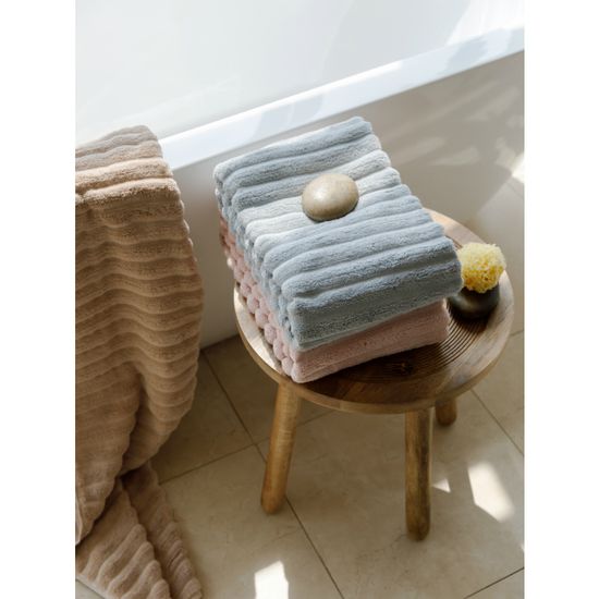 Полотенце банное waves серого цвета из коллекции essential, 70х140 см