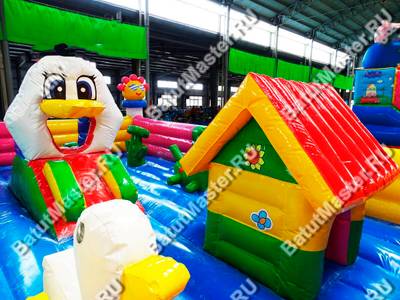 Надувной батут "Домик уточки", 8*5*3 м