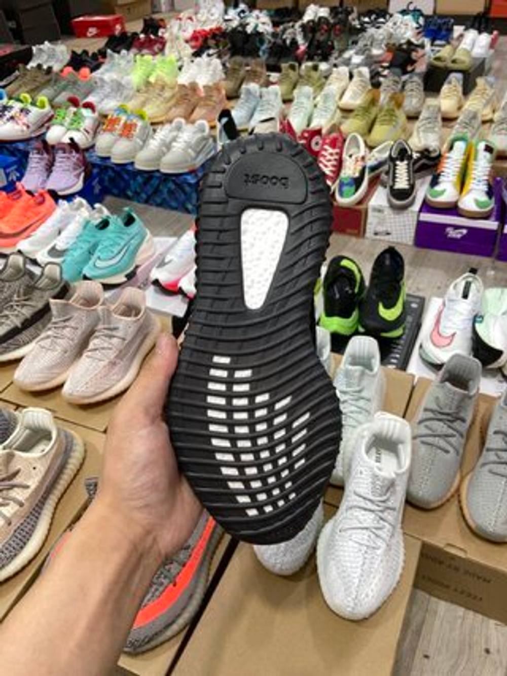 Yeezy boost 350 v2 black shop hotsell