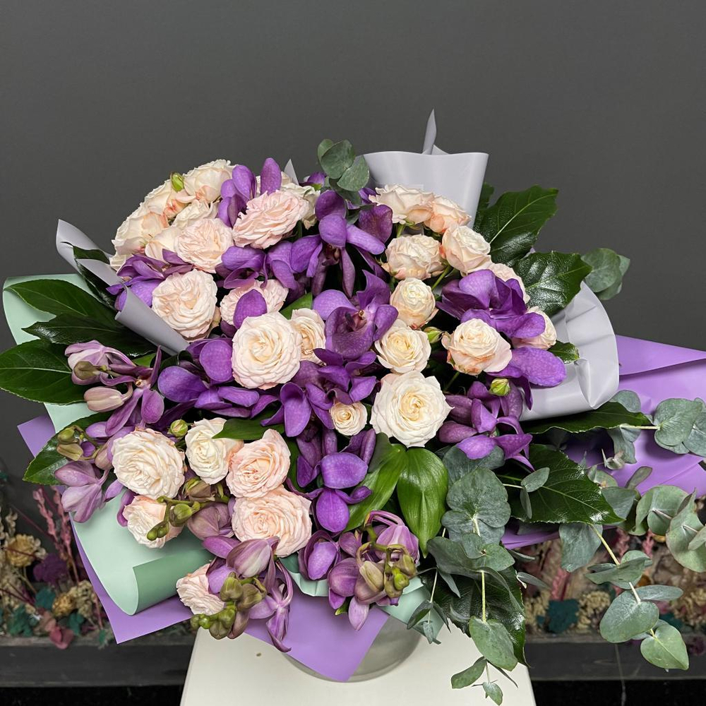 Букет цветов «Орхидейная элегия»