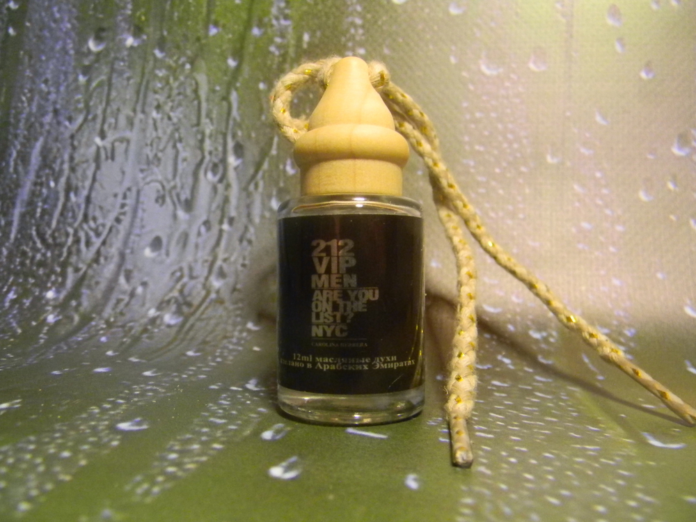 Автопарфюм Carolina Herrera 212 VIP Men