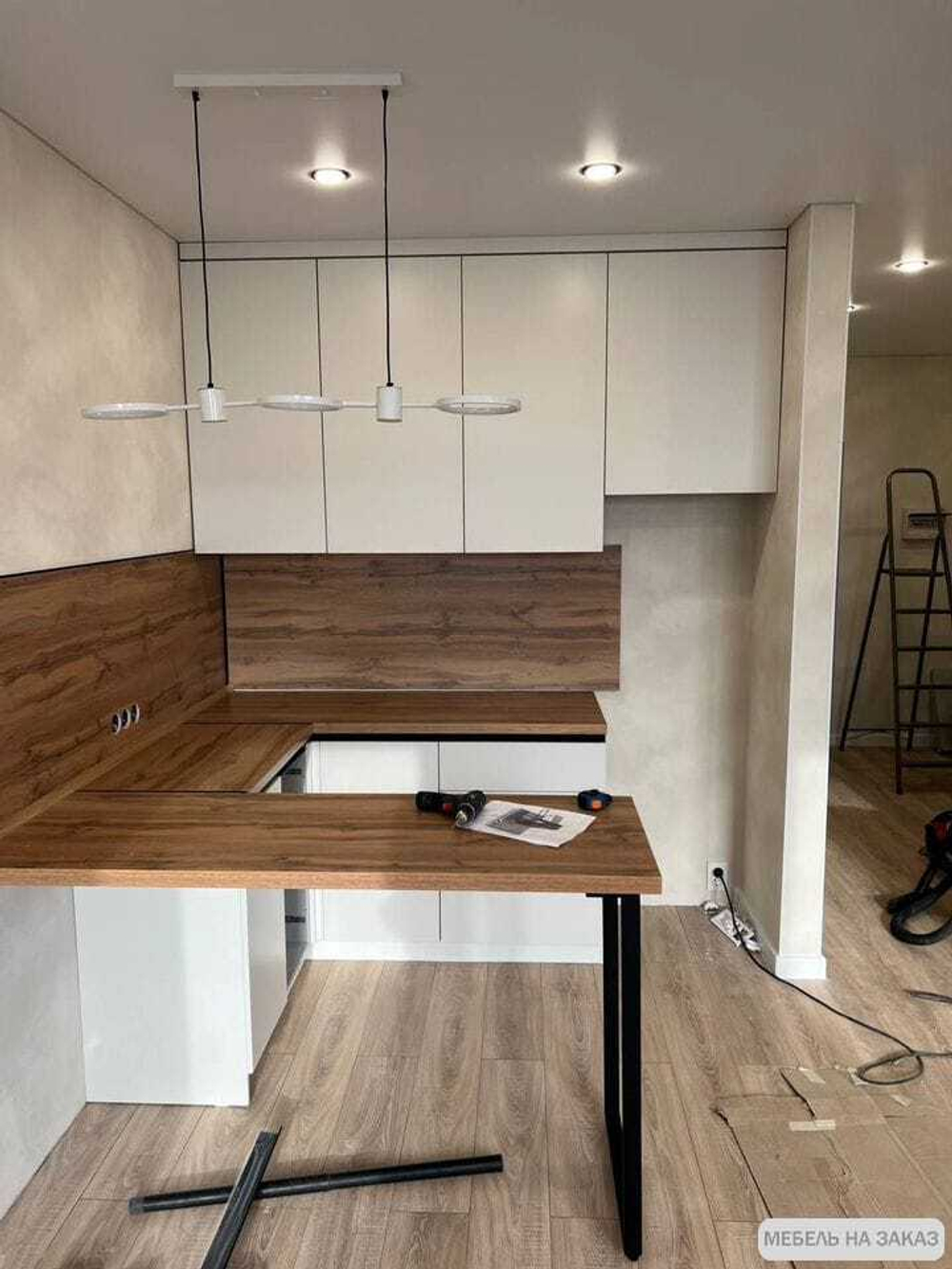 Кухня с барной стойкой