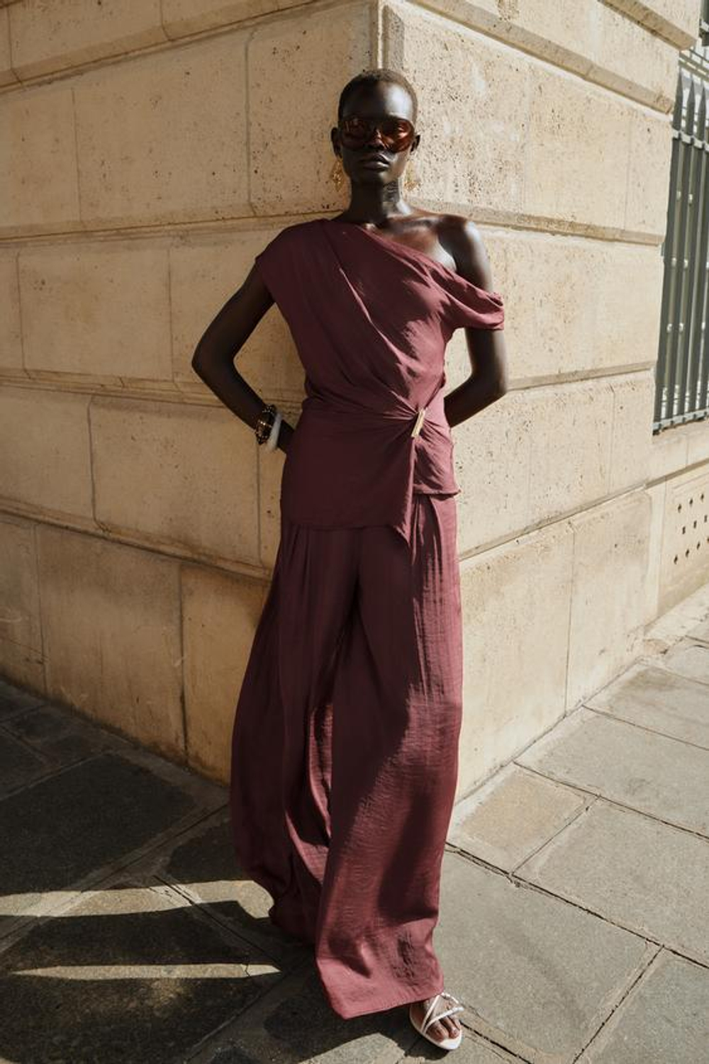 ZARA ШИРОКИЕ БРЮКИ С ЗАЩИПАМИ, БУРГУНДИ