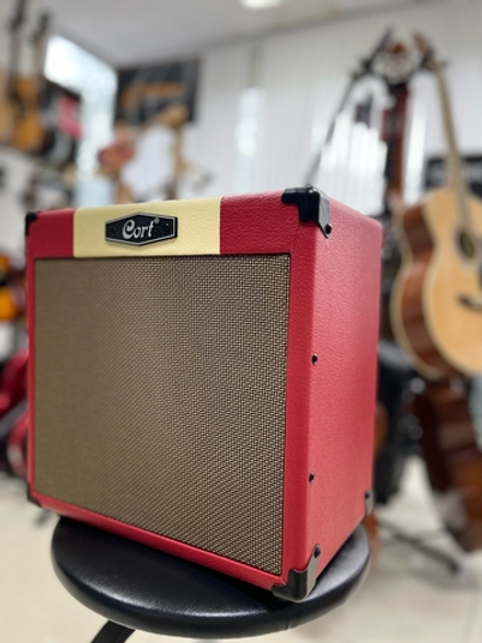 Cort CM15R - Гитарный комбоусилитель