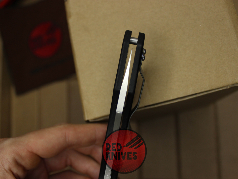 Нож Spyderco YoJumbo - черная рукоять G10, клинок сатин