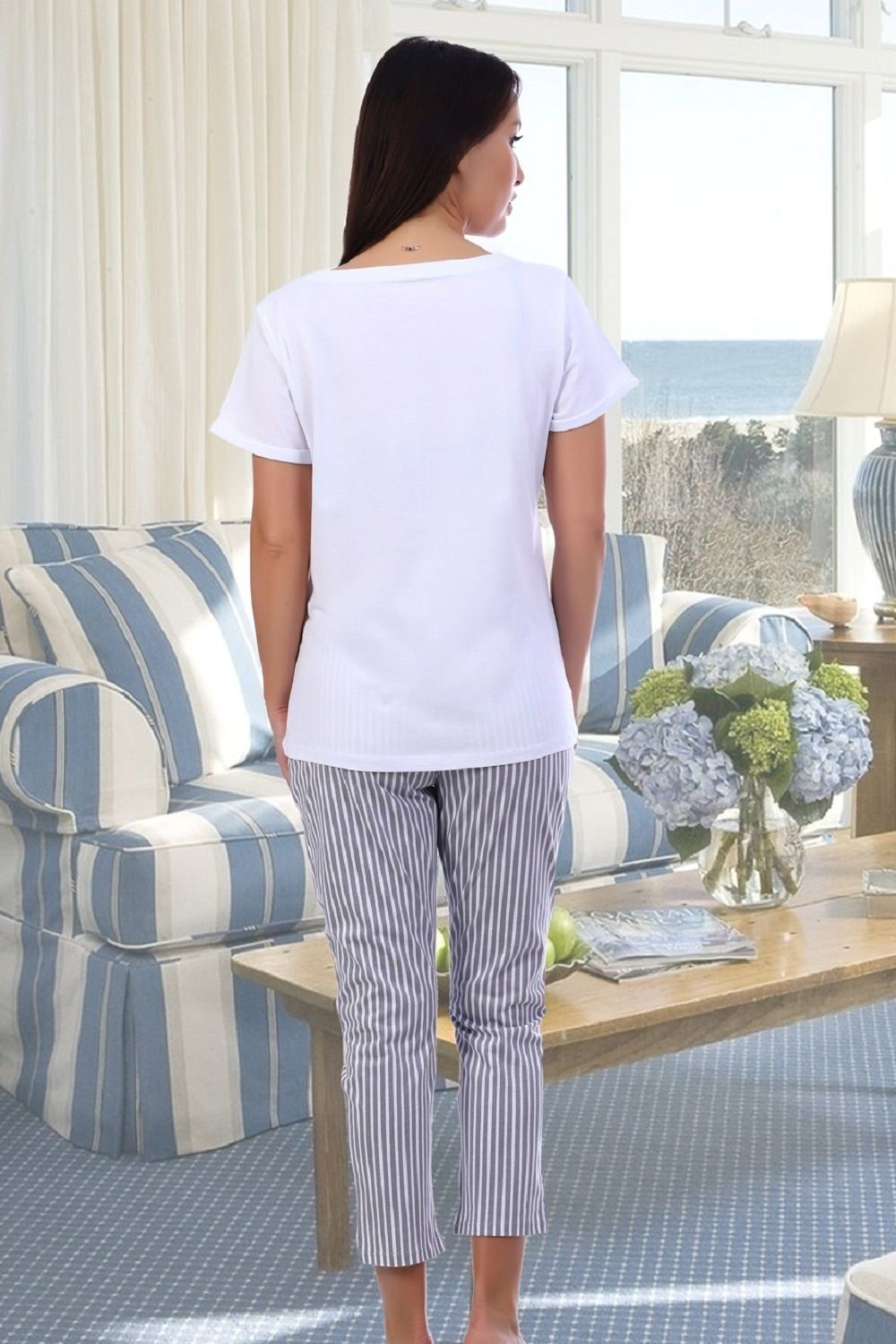 Молодежный костюм, состоящий из футболки и брюк