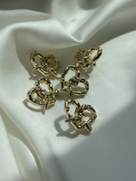 Пуговицы золотистые крендельки-сердечки со стразами