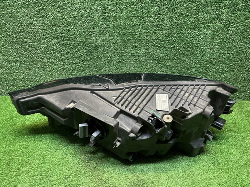 Фара правая Volvo XC60 2 (2017-2021) LED