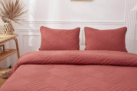 Покрывало 230х250 и 2 наволочки 50х70 Sofi De MarkO Мориц красное