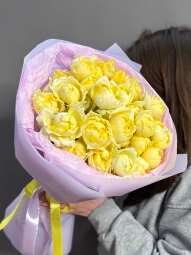 Букет из 7 кустовых пионовидных роз сорта «Джульетта Хани»