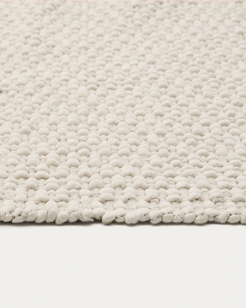 Ковер Mascarell из хлопка и полиэстера белого цвета 70 x 140 см