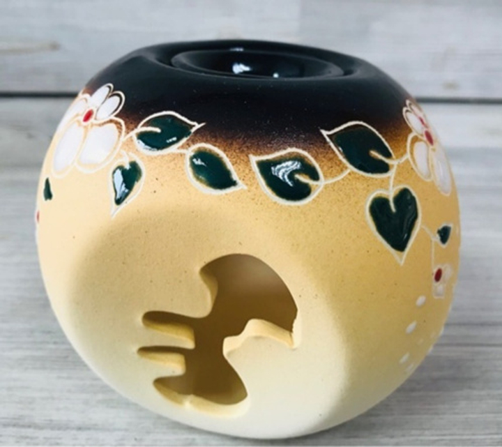 Аромалампа Шар с иероглифом и цветами, со скошенными гранями, цвет белый 9,5 см