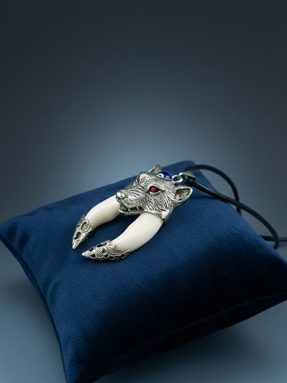 Защитный магический кулон амулет с настоящими Клыками Волка