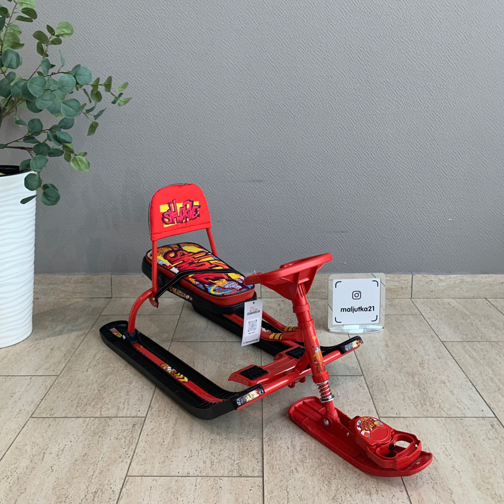 Снегокат «Тимка спорт 4-1» со спинкой с граффити на красном (арт. ТС4-1/GR)