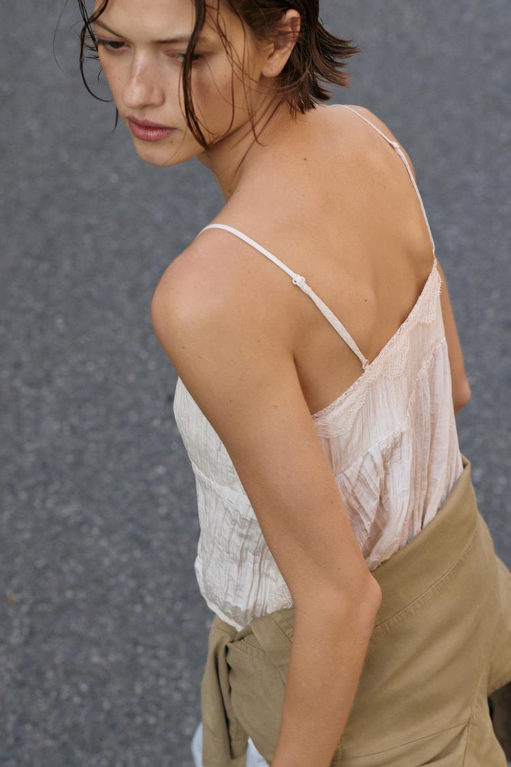 ZARA ТОП В БЕЛЬЕВОМ СТИЛЕ ИЗ ЖАТОЙ ТКАНИ, ЭКРЮ