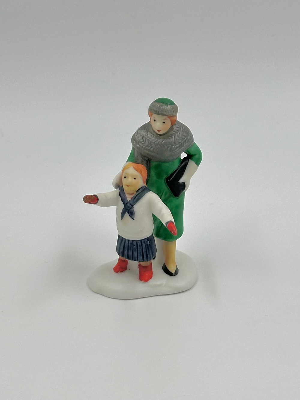 Фигурка Женщина с девочкой Department 56