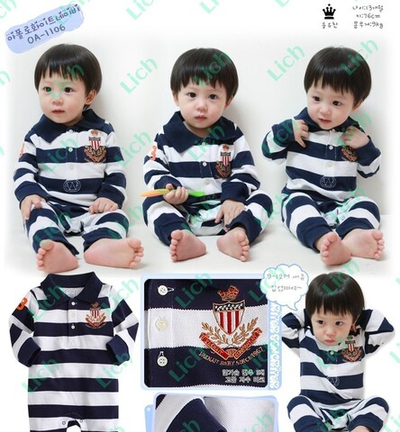 Комбинезон в полоску с вышитой эмблемой и воротником-поло