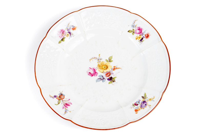 Тарелка с рельефным краем и изображением цветов Meissen