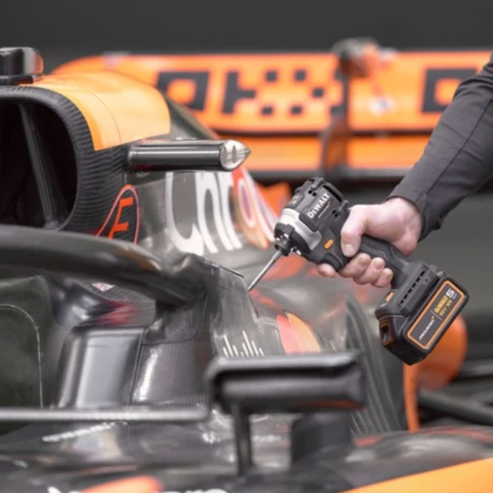 DeWalt McLaren Limited Edition DCF85MP2T аккумуляторный импульсный шуруповерт (2 x 5 Ач, ЗУ) DCF85MP2T-QW