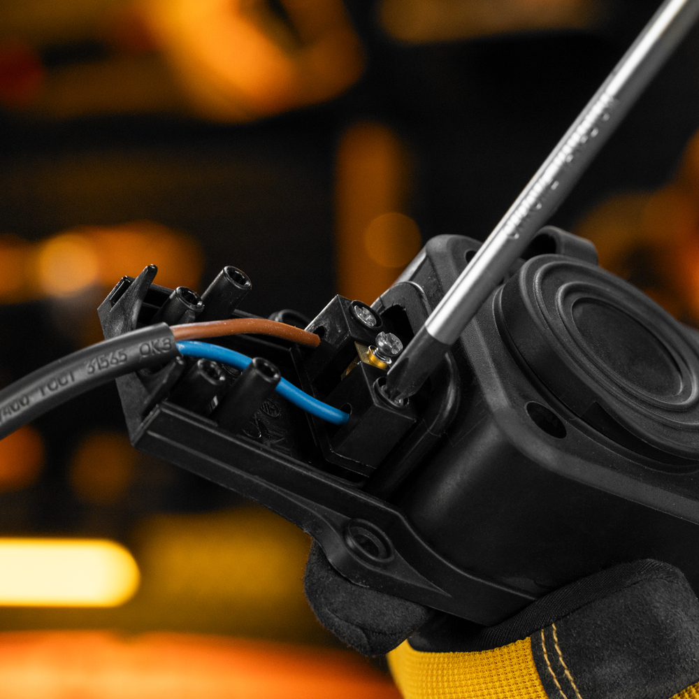 Шнур сетевой Energy Series, ПВС, 3 м, 2 x 1,5 мм, с неразборной вилкой, черный, Denzel