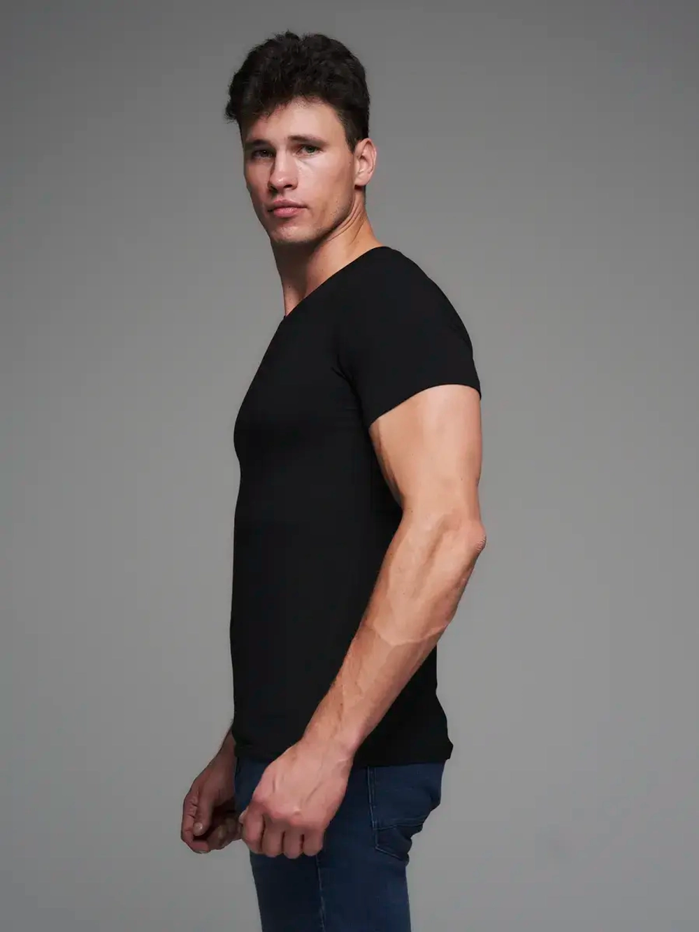 Футболка V-вырез однотонная облегающая