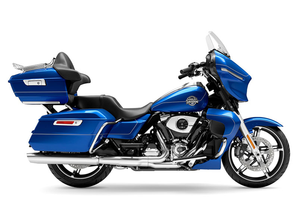 STREET GLIDE™ Ultra 117 в цвете BLUE BURST (BLACK TRIM)
