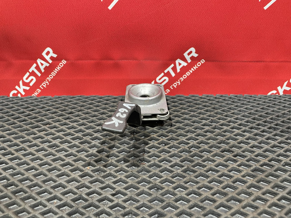 Замок капота