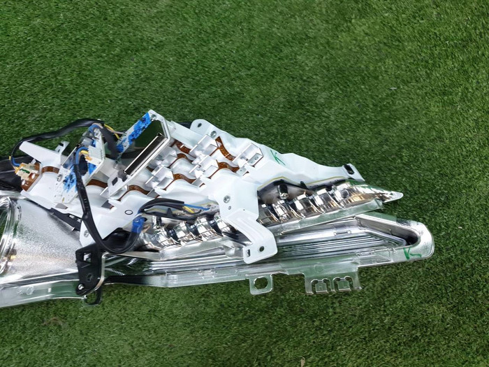 Маска фары с линзой левая Toyota Camry xv70 17-нв