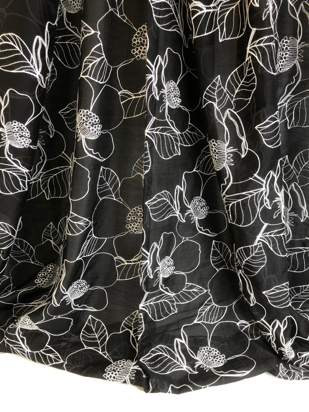 Вуаль с вышивкой цветы, белая нить на черном TENCEL