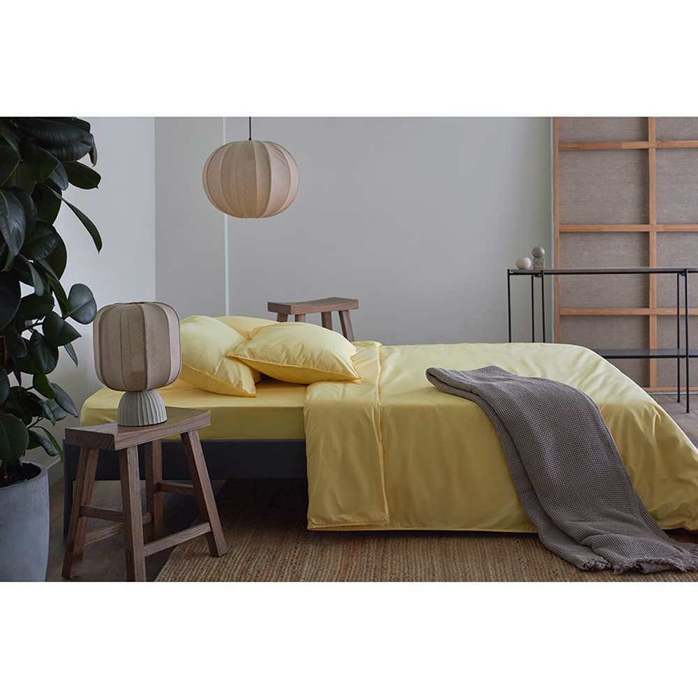 Простыня из стираного перкаля светло-желтого цвета из коллекции essential, 240х270 см