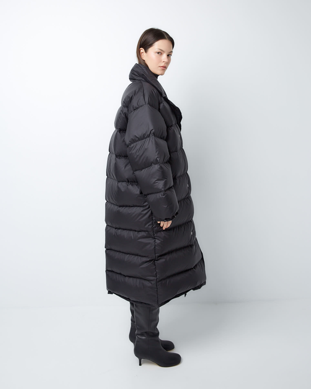 Пуховик двубортный из итальянского нейлона черный