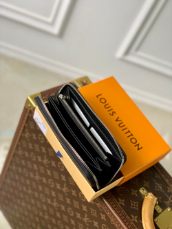 Louis Vuitton Zippy Wallet