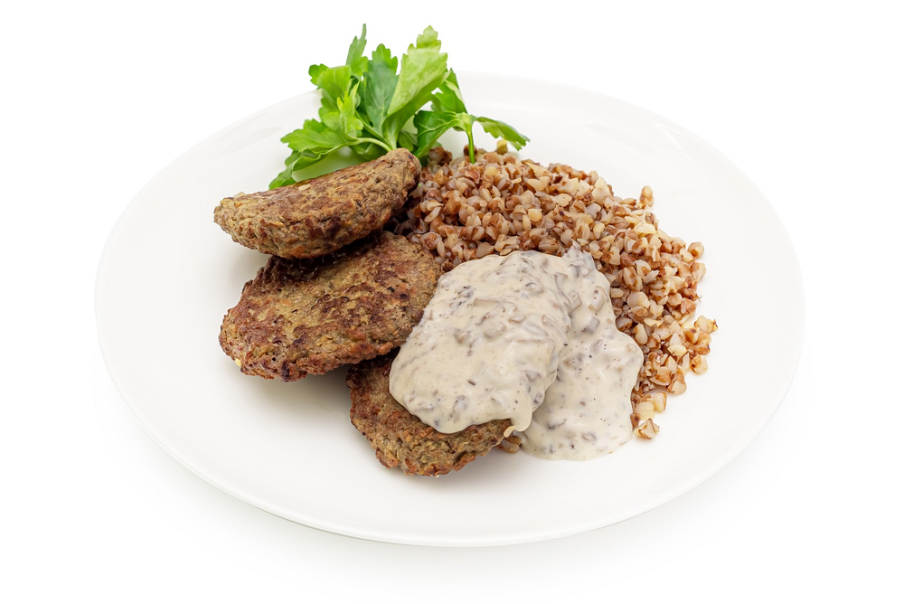 Печёночные оладьи с гречкой и соусом альфредо 260 гр