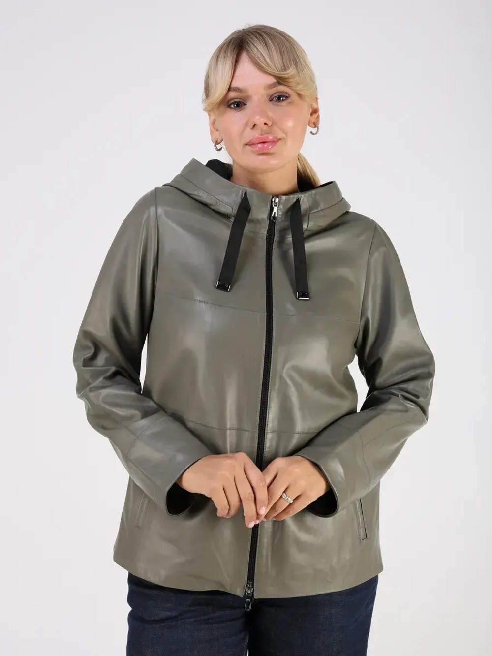 Кожаная куртка демисезонная с капюшоном