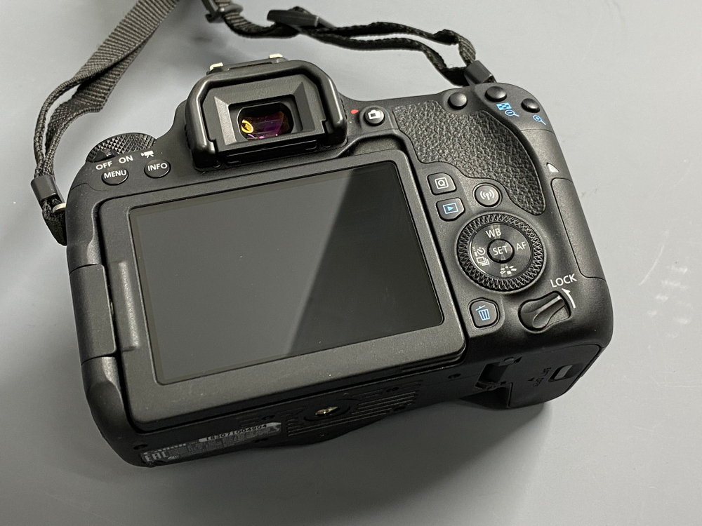 Canon EOS 77D 1800 кадров