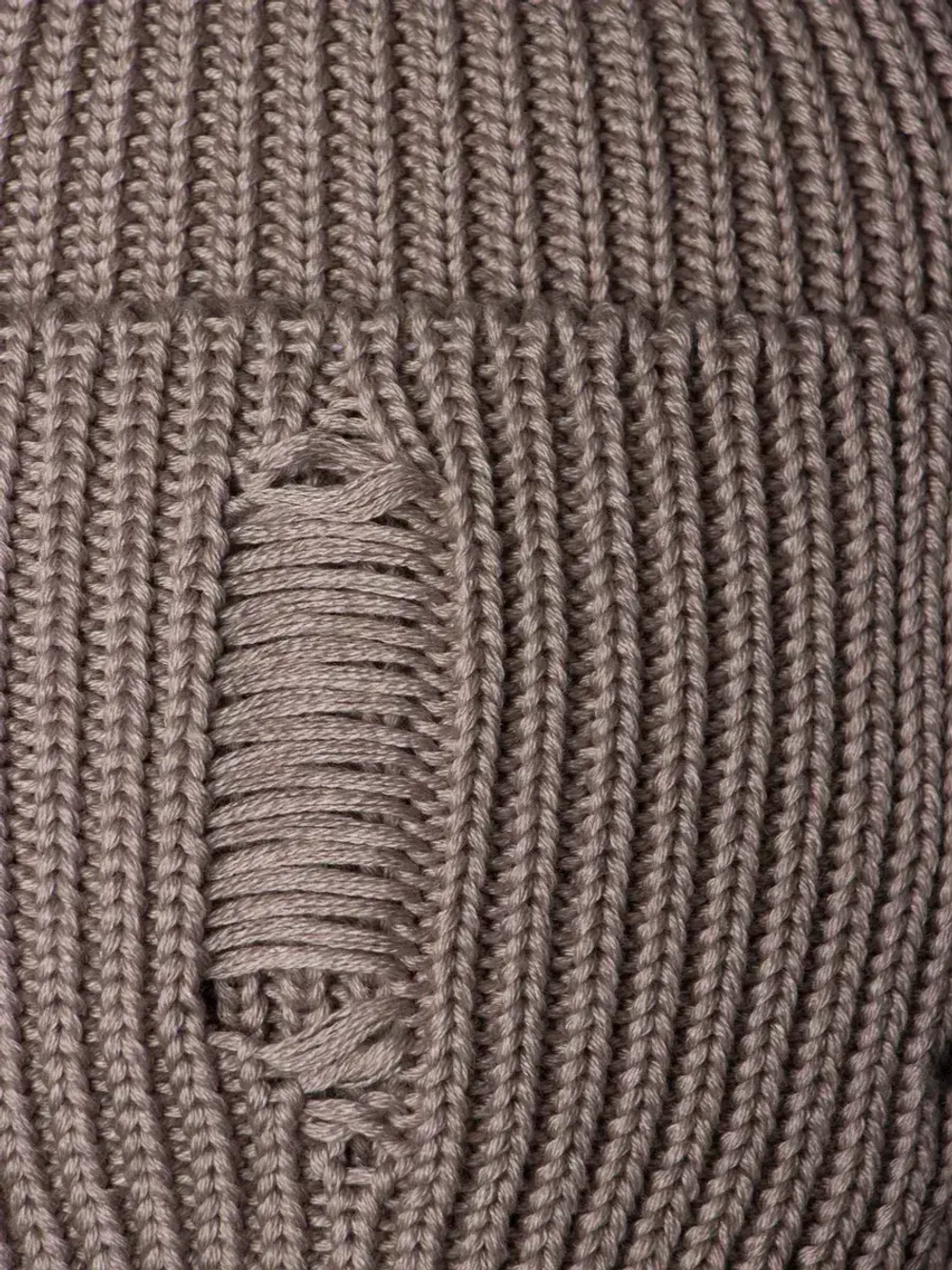 Шапка женская на осень рваная