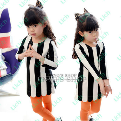 Платье детское в черно-белую полоску с фигурным подолом