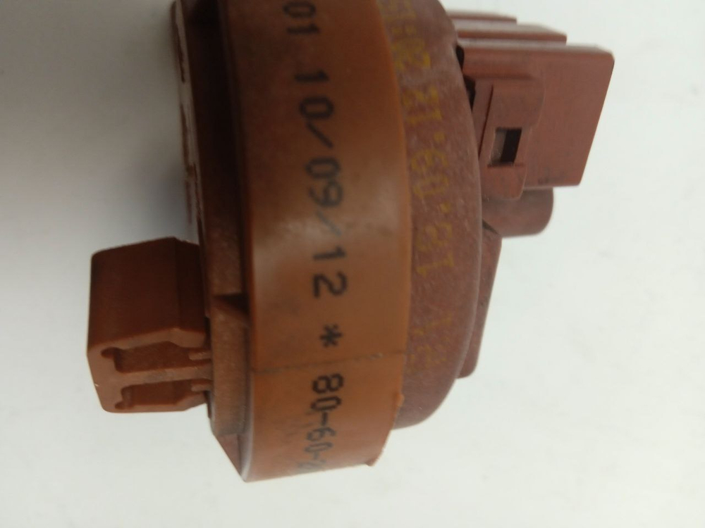 ZWS2101 кт9 Прессостат для стиральных машин Zanussi Electrolux 520011602 б/у