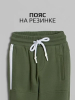 Зеленый спортивный костюм для мальчика в школу