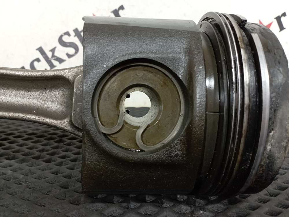 Поршень с шатуном